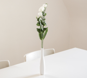 modern minimal floral arrangement